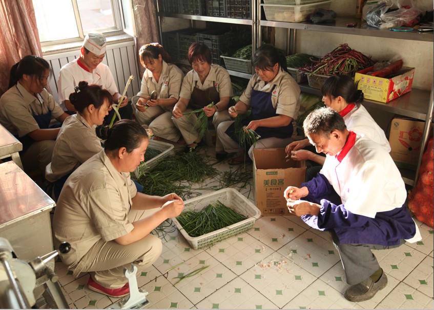 后厨择菜